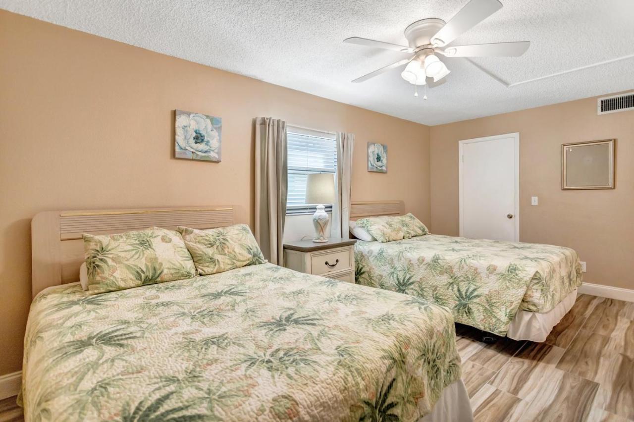 301 Sandy Shores Condos St. Pete Beach Exterior photo